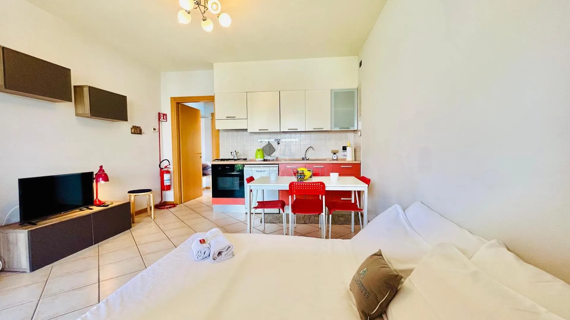 Topazio Apartment - Vista Piscina A 150M Dal Lago Sirmione Italy